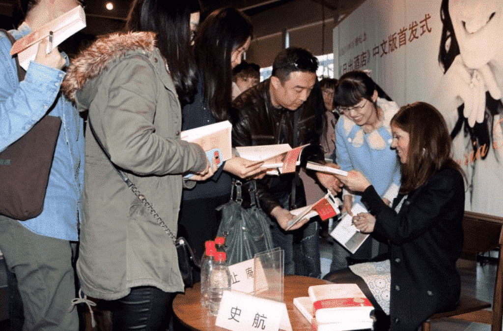 china-06 VIctoria Hislop sigining China Art Museum, Shanghai